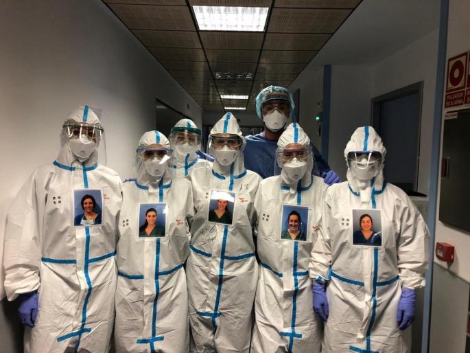 El personal sanitario utiliza medidas de protección para evitar contagiarse de coronavirus