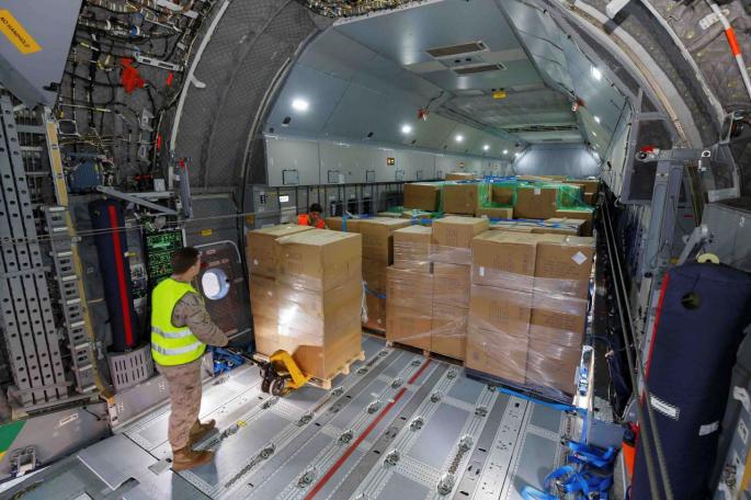 Un avión Airbus con mascarillas