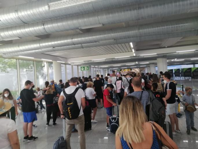 El Govern pide cuarentena obligatoria para quienes lleguen de zonas de riesgo