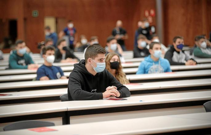 Los docentes se unen a los médicos y solicitan aplazar el inicio de curso en Baleares