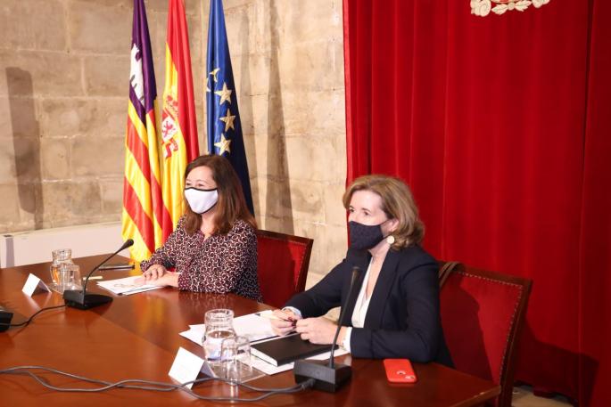 Francina Armengol y Ana de la Cueva Fernández