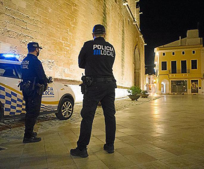 Polica Nacional y Guardia Civil reforzarn la noche para el toque de queda .