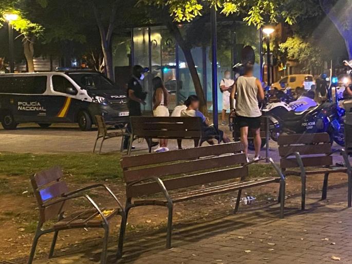 El Govern refuerza la vigilancia para impedir los botellones