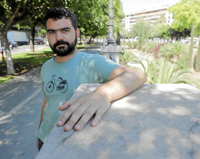 Miquel Àngel Cloquell posa en el Passeig de Mallorca, antes de la entrevista