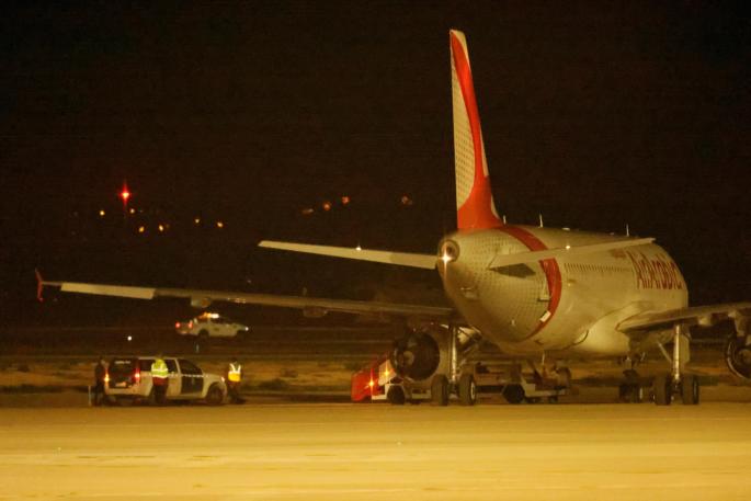 Fiscalía califica de sedición el motín en el avión patera y reclama 112 años de cárcel