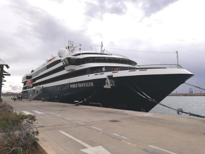Visita inaugural del mini crucero World Traveller