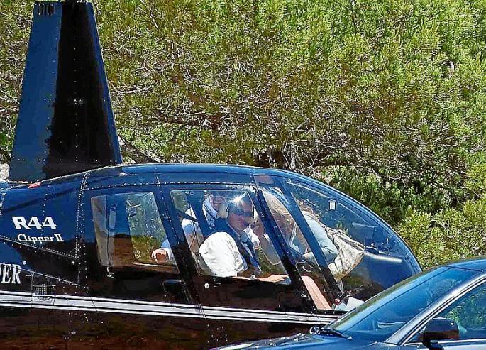 NORMA DUVAL LLEGA A IBIZA Y SUBE AL HELICOPTERO DE MATTHIAS KUHN PARA IR A LA ISLA DE TAGOMAGO.