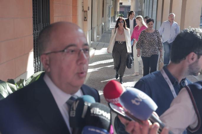 José Francisco Cardona, este martes a la entrada del Parlament.