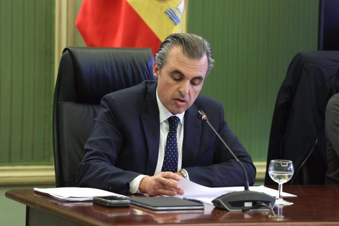 Vera plantea un "debate sosegado" para replantear el uso de las pantallas en las aulas