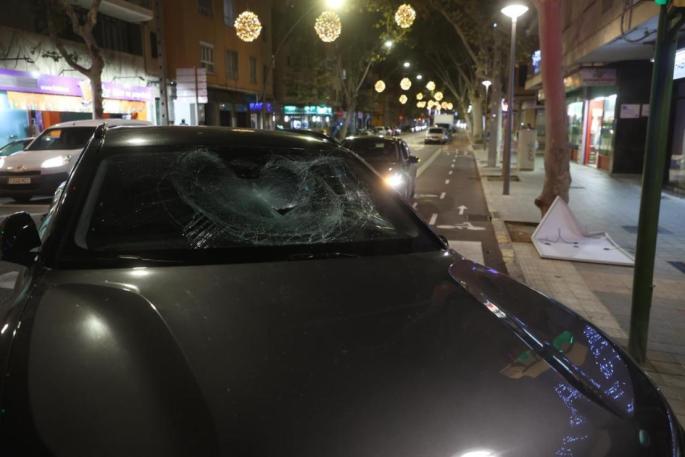 El viento ha roto las lunas de algunos coches