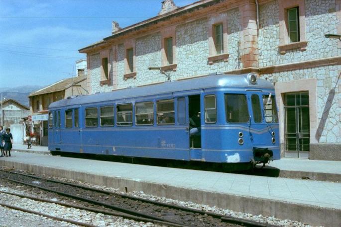 Los trenes de SFM recuperarán su color