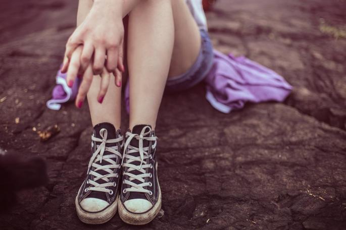 Una madre pide que separen a su hija de un compañero de clase: «La llevó al baño y le dijo que quería sexo rápido»