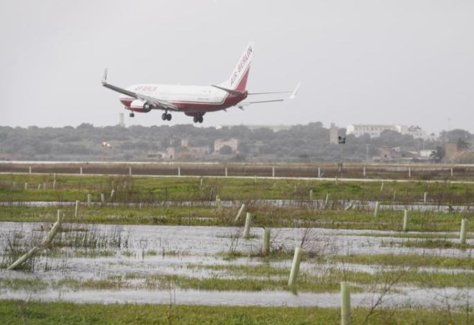 En el aeropuerto de Palma ha llovido cinco veces más de lo normal