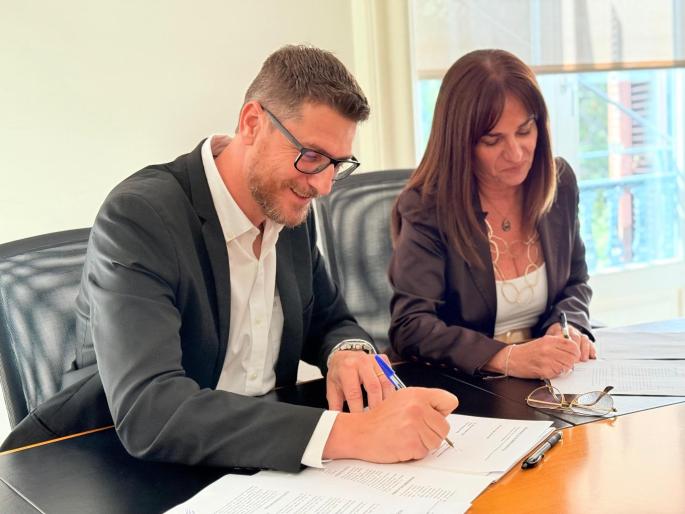 Sebastià Sagreras y Manuela Cañadas han suscrito el acuerdo