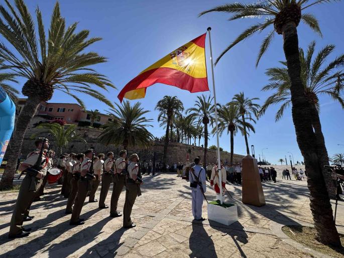 Las Fuerzas Armadas celebran su gran día en el Parc de la Mar
