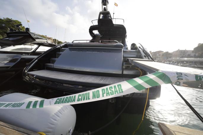 Un yate en el que se celebraba una fiesta arroyó y mató a un joven el verano pasado en Cala Bona.