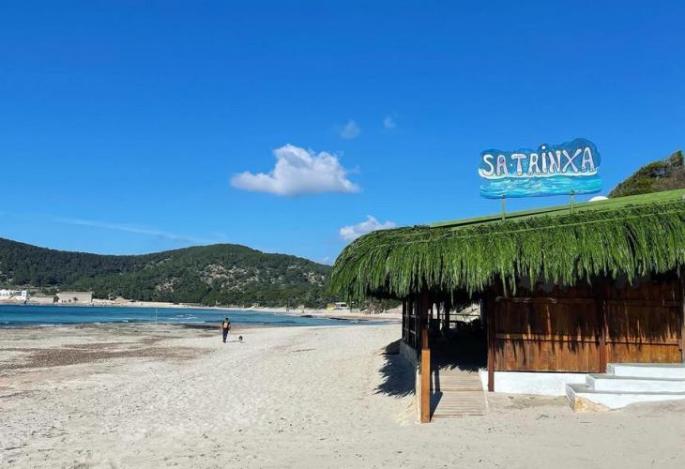 Adiós a una tradición de Ibiza: El histórico chiringuito Sa Trinxa se queda sin djs