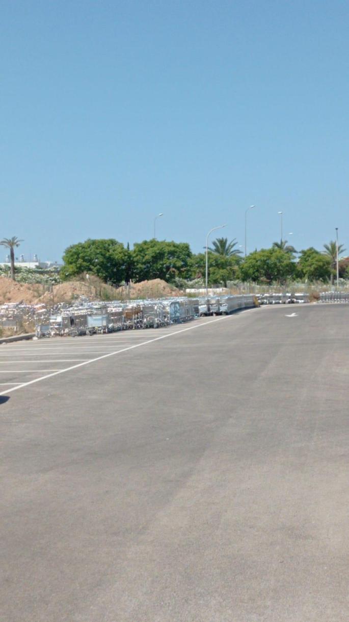 Indignación en el aeropuerto de Palma por la falta de carritos: «Están todos acumulados en el parking B»