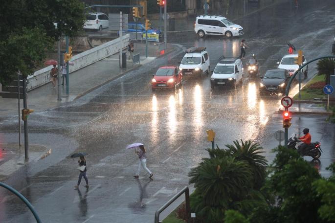 Intensas lluvia en el centro de Palma.