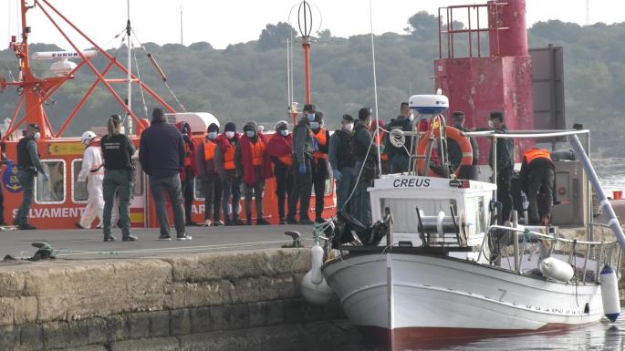 INMIGRACION - Llegan dos pateras al sur de la Isla con 28 inmigrantes a bordo