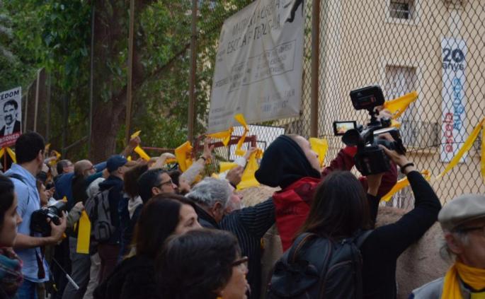 La guerra de los lazos amarillos llega a las calles de Barcelona