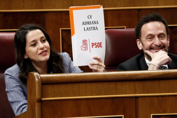 Arrimadas muestra el cv de Lastra