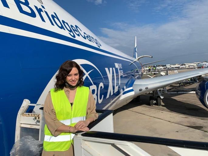 Ayuso recibe un avión de la Comunidad con 113 toneladas de material sanitario