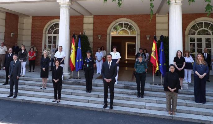 Minuto de silencio en Moncloa, presidido por el presidente del Gobierno