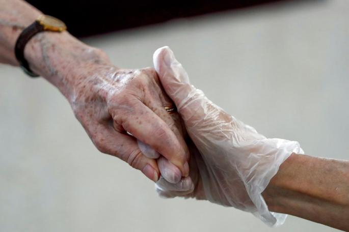 Madrid también desaconsejó derivar a hospitales a mayores desde su domicilio