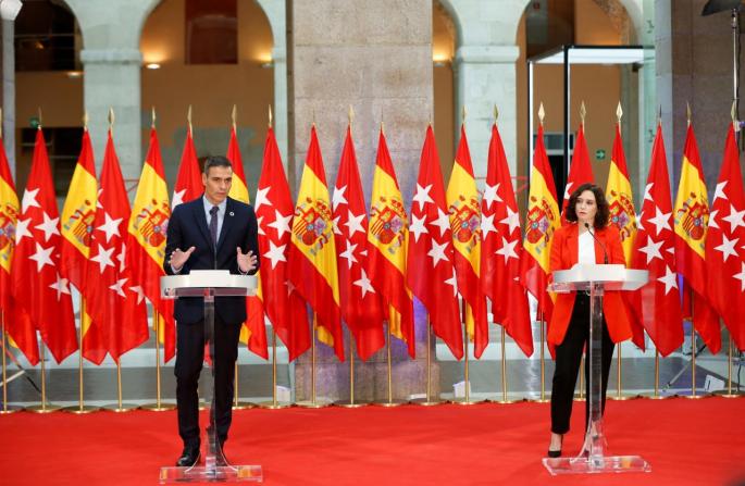 La presidenta de la Comunidad de Madrid, Isabel Daz Ayuso, y el jefe del Gobierno, Pedro Snchez, tras la reunión celebrada hace un par de semanas.