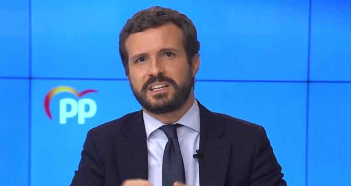 Casado acusa a Sánchez de intervenir por partidismo y respalda a Ayuso