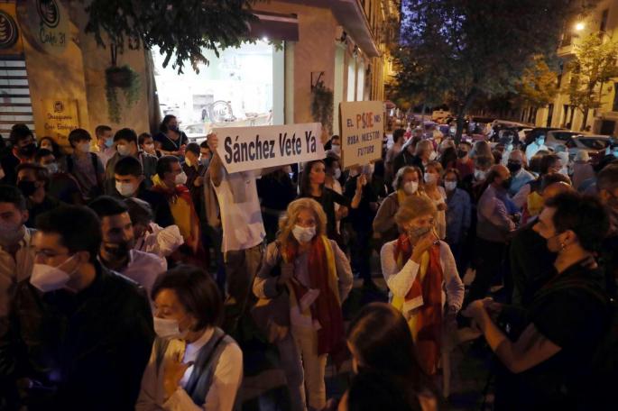 Protestas en Ferraz por el estado de alarma en Madrid
