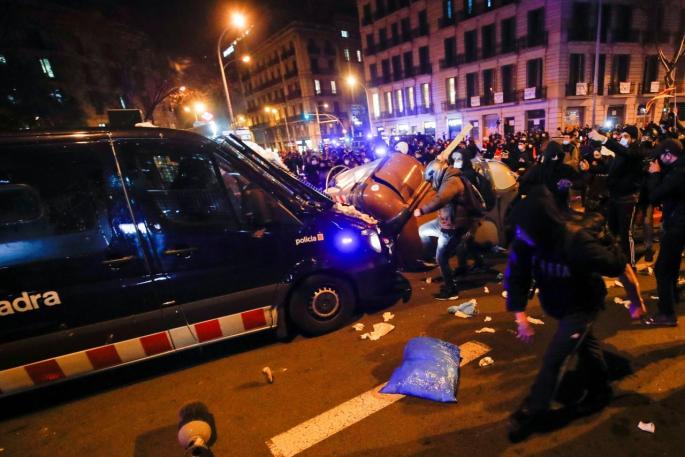 Prisión para un detenido en los disturbios de Barcelona del miércoles por Pablo Hasel