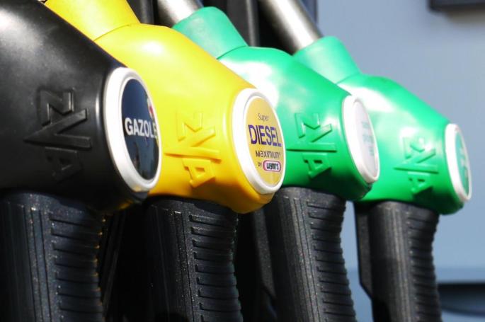 El Gobierno abre la puerta a limitar la subida del precio de los carburantes
