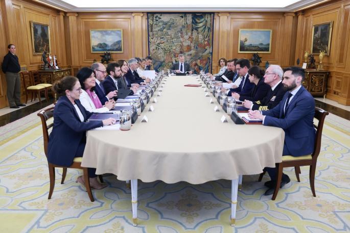 El Gobierno insta a hacer un uso responsable de los móviles: «Vamos a pasar unas horas críticas»