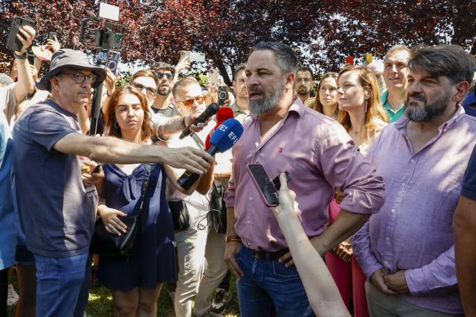 Vox propone la «repatriación masiva» de millones de migrantes