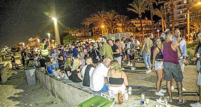 Cort reclama que los hoteles vigilen la entrada de alcohol para los botellones