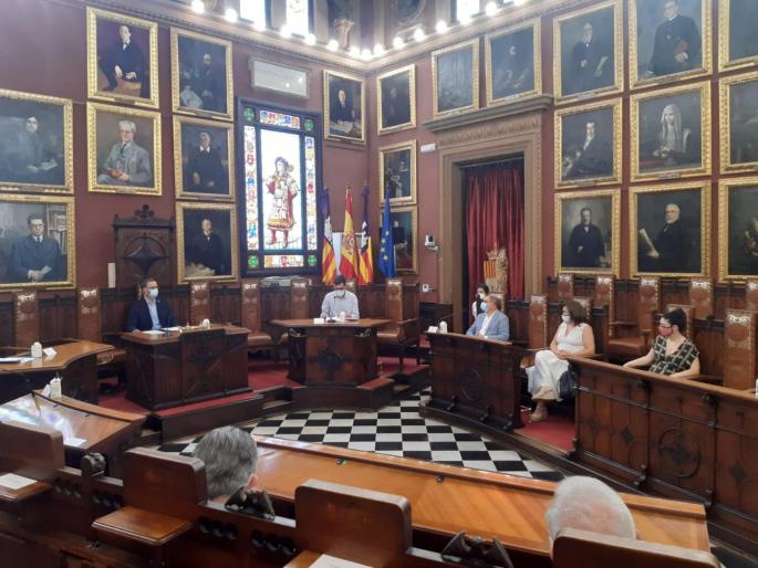 El homenaje se ha celebrado en el salón de plenos de Cort