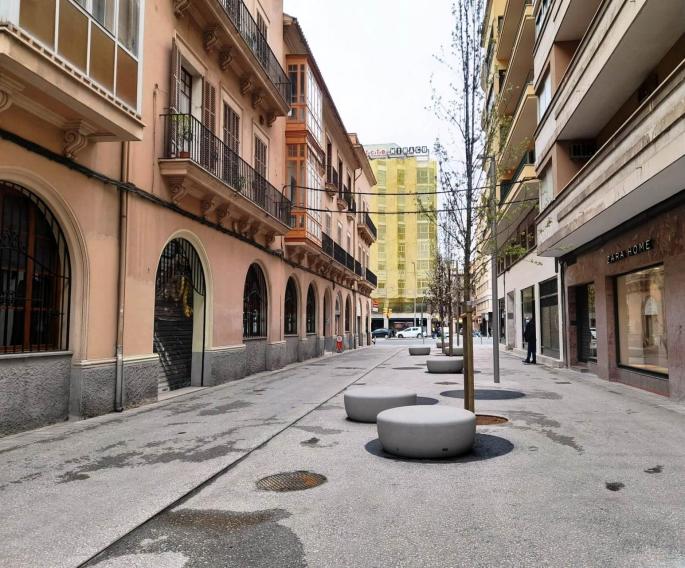 El Ayuntamiento de Palma peatonaliza la calle Costa i Llobera en el centenario de la muerte del poeta