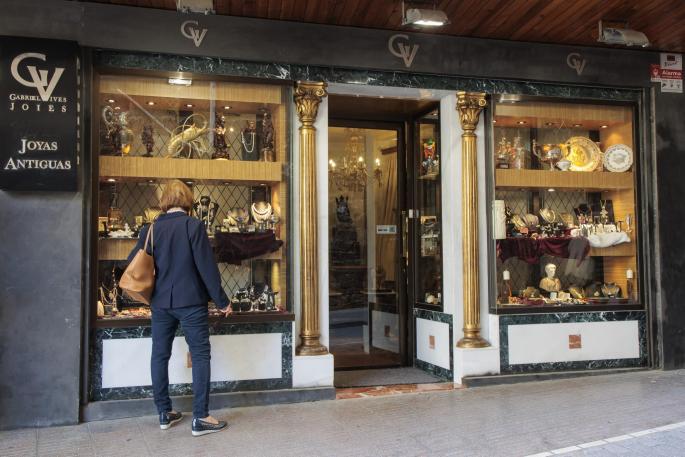 La falta de relevo y los nuevos hábitos de consumo ponen en jaque a las joyerías
