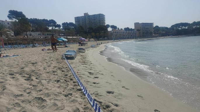 Playa de Peguera cerrada al baño