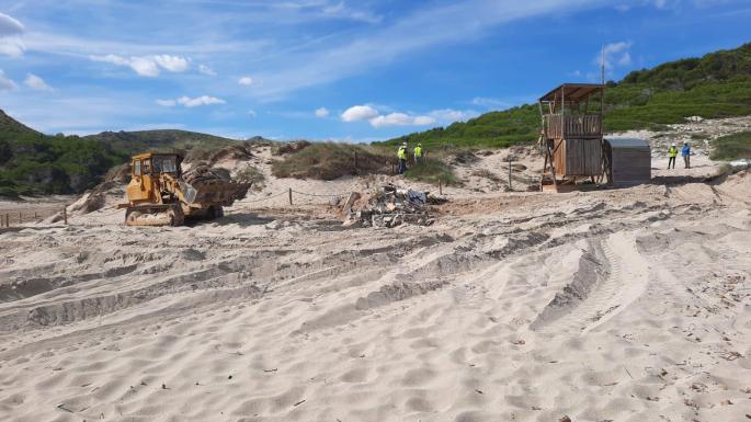 El chiringuito de Cala Torta fue cerrado en 2019