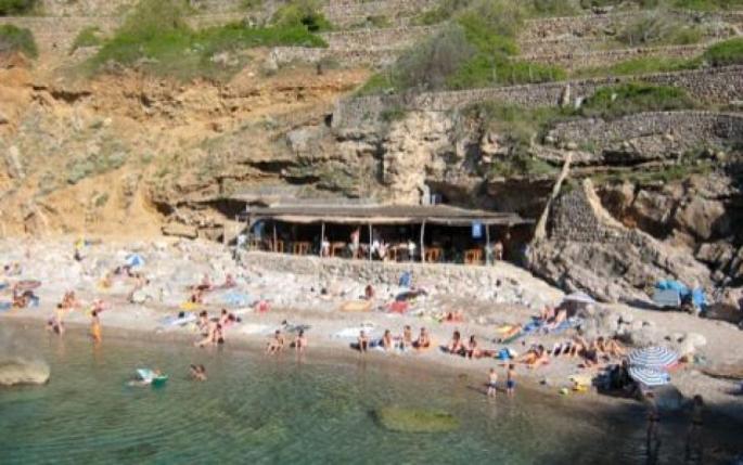 Bar en Cala Deià