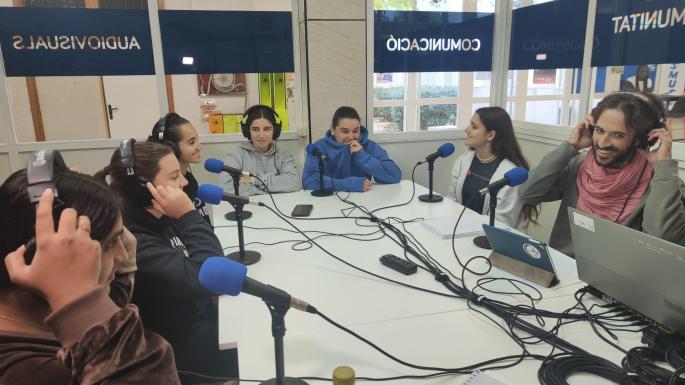 La radio del instituto da voz a las inquietudes de los adolescentes
