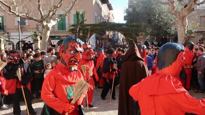 Una 'app' para seguir a los 'dimonis' en la Revetla del 16