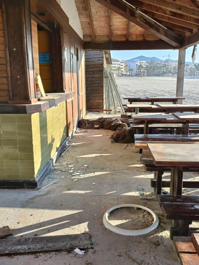 Alcúdia arrancará la temporada turística sin los balnearios de la playa terminados