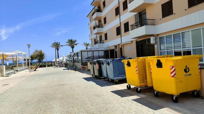 Contenedores de basura en Can Picafort