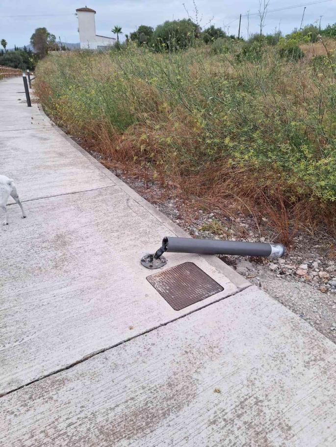 Destrozan las farolas del paseo de la estación de Muro