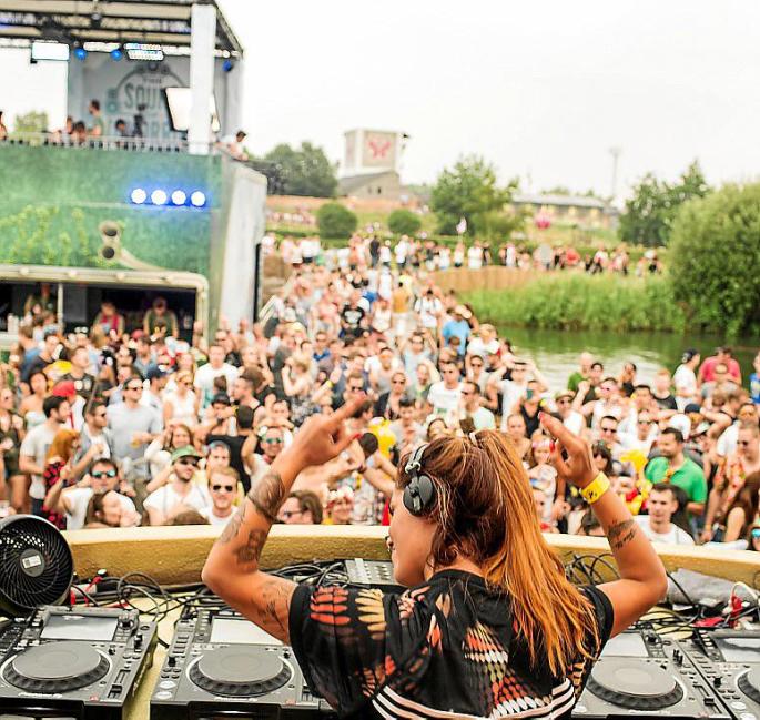 Paula Serrra: «Las mujeres somos Dj y punto, pues hoy, ser Dj, ya no es solo cosa de hombres»