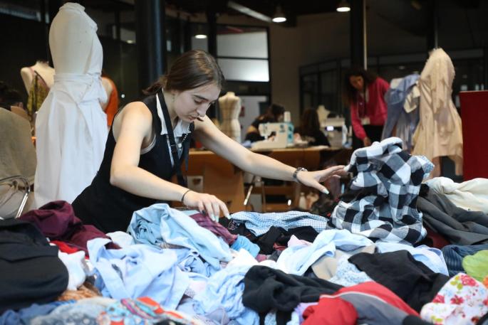 Segunda vida a los descartes de ropa
